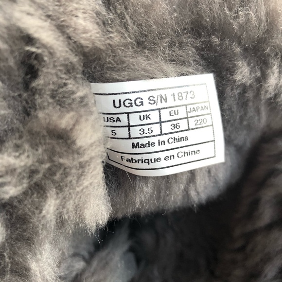 *SOLD* UGG Tall Gray Bailey Button Triplet - Picture 4 of 7